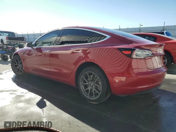 ✅ 2018 Tesla Model 3 Long Range Battery • VIN: 5YJ3E1EB2JF093444 • Лот: 71664125. Опубликован ранее на Copart с пробегом 68 218 миль. Бесплатный доступ к архиву аукционных продаж из США и подробный отчёт об истории автомобиля на DreamBid. Изображение 2.