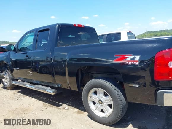 ✅ 2010 Chevrolet Silverado 1500 LT • VIN: 1GCSKSE35AZ297104 • Lot: 42853485. Wystawiony na IAAI z przebiegiem 220 938 mil. Bezpłatny archiwum sprzedaży aukcyjnych z USA i szczegółowy raport historii pojazdu na DreamBid. Zdjęcie 15.