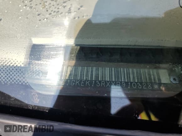 ✅ 1999 GMC Denali • VIN: 1GKEK13RXXR910328 • Lot: 71494384. Wystawiony na Copart z przebiegiem 251 016 mil. Bezpłatny archiwum sprzedaży aukcyjnych z USA i szczegółowy raport historii pojazdu na DreamBid. Zdjęcie 14.
