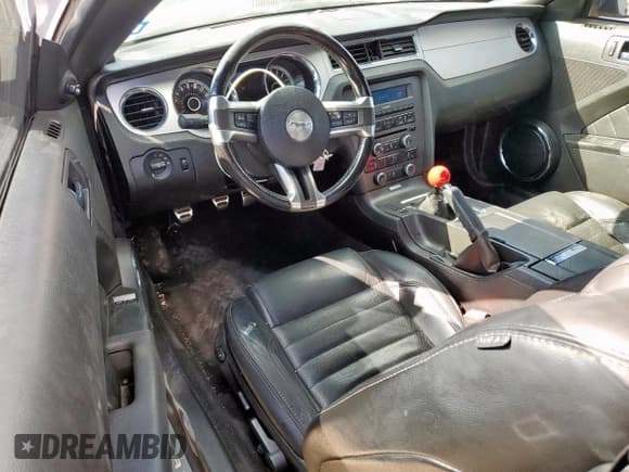 ✅ 2013 Ford Mustang GT • VIN: 1ZVBP8CF0D5244885 • Lot: 85490005. Wystawiony na Copart z przebiegiem 108 200 mil. Bezpłatny archiwum sprzedaży aukcyjnych z USA i szczegółowy raport historii pojazdu na DreamBid. Zdjęcie 8.