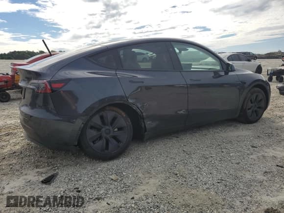 ✅ 2024 Tesla Model Y • VIN: 7SAYGDED6RF108979 • Lot: 84653485. Wystawiony na Copart z przebiegiem 9 361 mil. Bezpłatny archiwum sprzedaży aukcyjnych z USA i szczegółowy raport historii pojazdu na DreamBid. Zdjęcie 3.
