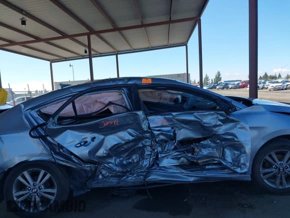 ✅ 2017 Hyundai Elantra SE • VIN: 5NPD84LF3HH040881 • Lot: 43450542. Listed on IAAI with 206,593 mi. Free auction sales archive from the USA and detailed vehicle history report at DreamBid. Image 6.