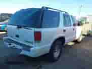 2000 Chevrolet Blazer LS z VIN 1GNCS13WXY2110705, wystawiony jako IAAI lot #41287699 z przebiegiem 214 754 mil mil oraz . Historia ofert i sprzedaży dostępna na DreamBid. Obrazek 4.