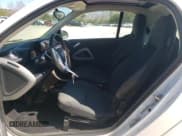 ✅ 2014 Smart fortwo Pure • VIN: WMEEJ3BA0EK780282 • Lot: 47691815. Wystawiony na Copart z przebiegiem 74 144 mil. Bezpłatny archiwum sprzedaży aukcyjnych z USA i szczegółowy raport historii pojazdu na DreamBid. Zdjęcie 7.