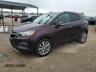 ✅ 2018 Buick Encore Preferred • VIN: KL4CJASB1JB599280 • Lot: 82764455. Wystawiony na Copart z przebiegiem 175 778 mil. Bezpłatny archiwum sprzedaży aukcyjnych z USA i szczegółowy raport historii pojazdu na DreamBid. Zdjęcie 1.