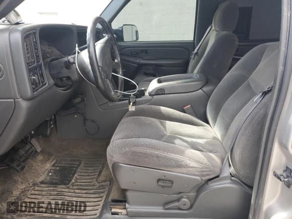 ✅ 2004 Chevrolet Silverado 2500HD LS • VIN: 1GCHK23114F125346 • Lot: 85183505. Wystawiony na Copart z przebiegiem 289 237 mil. Bezpłatny archiwum sprzedaży aukcyjnych z USA i szczegółowy raport historii pojazdu na DreamBid. Zdjęcie 7.