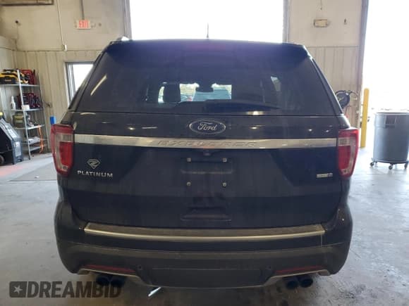 ✅ 2018 Ford Explorer Platinum • VIN: 1FM5K8HT6JGA34459 • Lot: 91838085. Wystawiony na Copart z przebiegiem Nie podano. Bezpłatny archiwum sprzedaży aukcyjnych z USA i szczegółowy raport historii pojazdu na DreamBid. Zdjęcie 6.