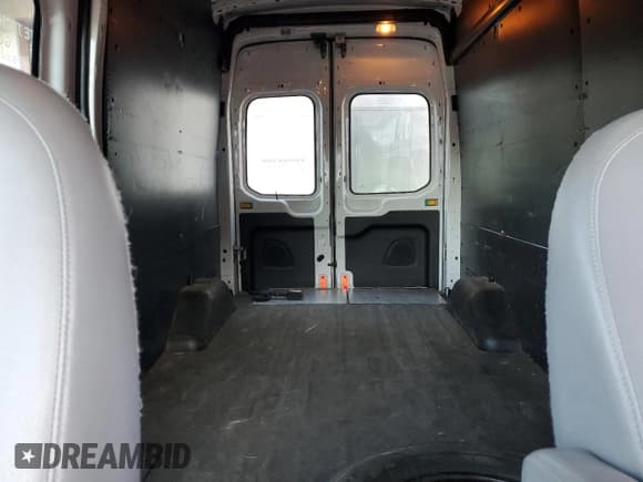 ✅ 2015 Ford Transit Cargo • VIN: 1FTNR2XG5FKA25581 • Lot: 81601544. Listed on Copart with 174,628 mi. Free auction sales archive from the USA and detailed vehicle history report at DreamBid. Image 10.