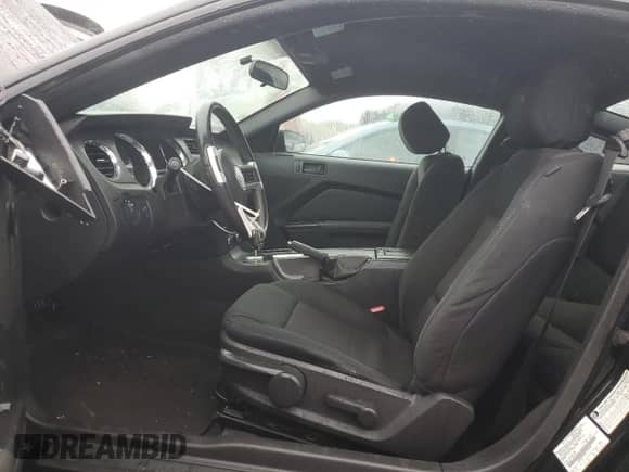 2014 Ford Mustang V6 с VIN 1ZVBP8AM6E5314618, выставлен на аукционе Copart как лот 85578705 с пробегом 185 934 миль миль и Списание • Salvage title. История ставок и продаж доступна на DreamBid. Изображение 7.
