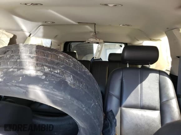 ✅ 2008 Chevrolet Suburban 2LT • VIN: 1GNFK16328R171178 • Lot: 75435094. Wystawiony na Copart z przebiegiem 162 930 mil. Bezpłatny archiwum sprzedaży aukcyjnych z USA i szczegółowy raport historii pojazdu na DreamBid. Zdjęcie 10.