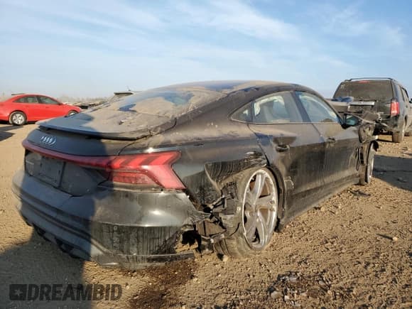 ✅ 2023 Audi e-tron GT Premium Plus • VIN: WAUFJBFW1P7003924 • Lot: 87554385. Wystawiony na Copart z przebiegiem Nie podano. Bezpłatny archiwum sprzedaży aukcyjnych z USA i szczegółowy raport historii pojazdu na DreamBid. Zdjęcie 3.