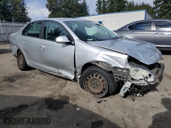 ✅ 2008 Volkswagen Jetta S • VIN: 3VWJM71K58M089880 • Lot: 82493175. Wystawiony na Copart z przebiegiem 120 113 mil. Bezpłatny archiwum sprzedaży aukcyjnych z USA i szczegółowy raport historii pojazdu na DreamBid. Zdjęcie 4.