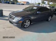 ✅ 2013 Mercedes-Benz C 250 • VIN: WDDGJ4HB8DF988565 • Lot: 43863791. Wystawiony na IAAI z przebiegiem 131 827 mil. Bezpłatny archiwum sprzedaży aukcyjnych z USA i szczegółowy raport historii pojazdu na DreamBid. Zdjęcie 2.