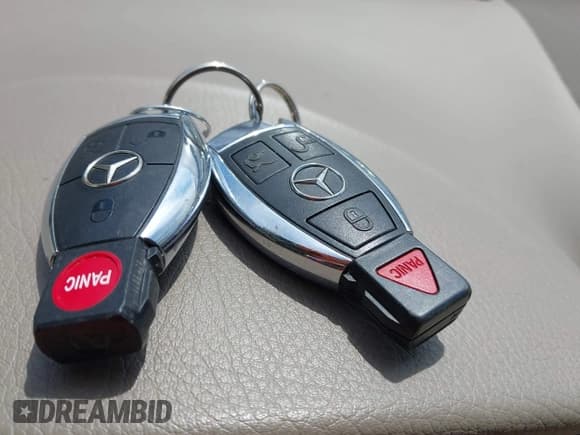 ✅ 2008 Mercedes-Benz CLK 550 • VIN: WDBTK72F68T098624 • Lot: 43070674. Wystawiony na IAAI z przebiegiem 76 954 mil. Bezpłatny archiwum sprzedaży aukcyjnych z USA i szczegółowy raport historii pojazdu na DreamBid. Zdjęcie 11.