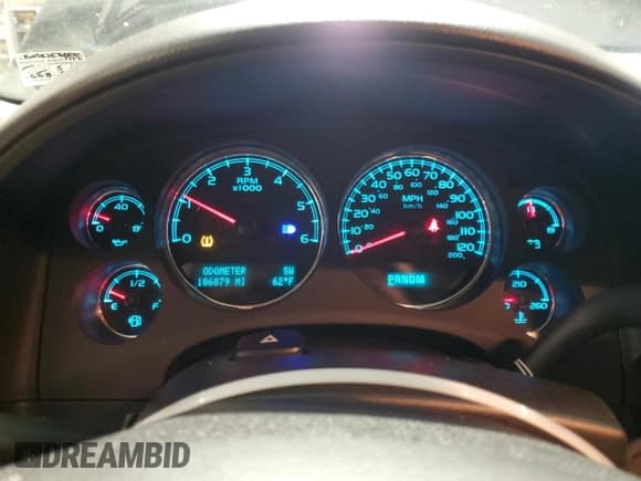 ✅ 2013 Chevrolet Suburban LT • VIN: 1GNSKJE76DR212148 • Lot: 81515794. Wystawiony na Copart z przebiegiem 186 879 mil. Bezpłatny archiwum sprzedaży aukcyjnych z USA i szczegółowy raport historii pojazdu na DreamBid. Zdjęcie 9.