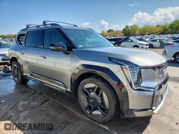 ✅ 2024 Kia EV9 GT-Line • VIN: KNDAEFS57R6030561 • Lot: 82071065. Wystawiony na Copart z przebiegiem 9 394 mil. Bezpłatny archiwum sprzedaży aukcyjnych z USA i szczegółowy raport historii pojazdu na DreamBid. Zdjęcie 4.