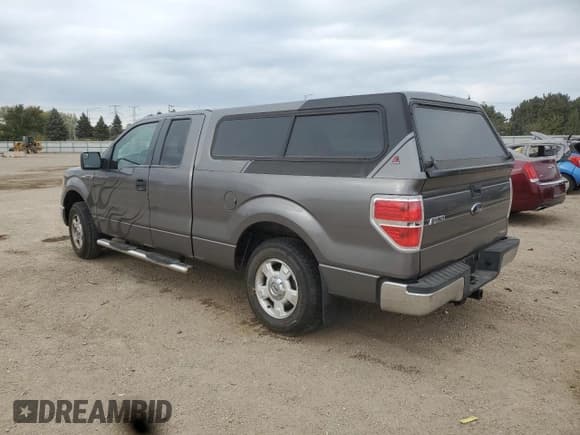 ✅ 2013 Ford F-150 XLT • VIN: 1FTFX1CFXDFA12297 • Lot: 86239445. Wystawiony na Copart z przebiegiem 62 516 mil. Bezpłatny archiwum sprzedaży aukcyjnych z USA i szczegółowy raport historii pojazdu na DreamBid. Zdjęcie 2.