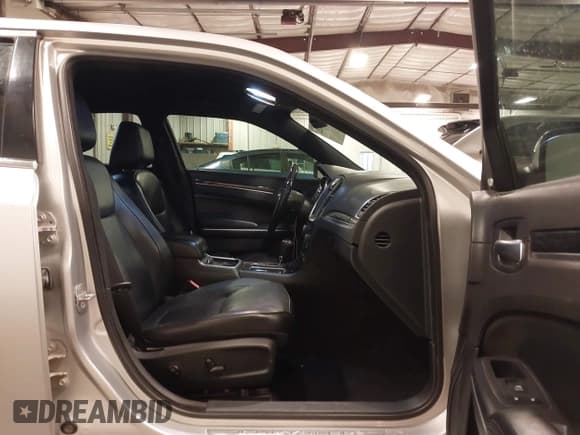 ✅ 2012 Chrysler 300 C • VIN: 2C3CCAET1CH308683 • Lot: 43479922. Listed on IAAI with 133,692 mi. Free auction sales archive from the USA and detailed vehicle history report at DreamBid. Image 5.