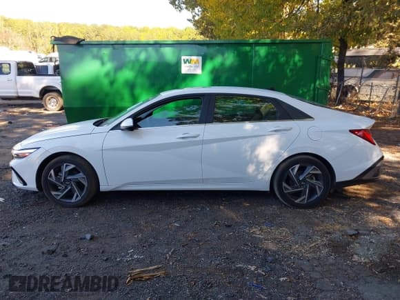 ✅ 2025 Hyundai Elantra Limited • VIN: KMHLP4DG2SU863428 • Lot: 43470613. Wystawiony na IAAI z przebiegiem 21 184 mil. Bezpłatny archiwum sprzedaży aukcyjnych z USA i szczegółowy raport historii pojazdu na DreamBid. Zdjęcie 14.