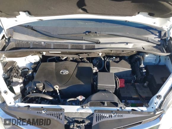 ✅ 2019 Toyota Sienna XLE • VIN: 5TDDZ3DC0KS220459 • Lot: 43897374. Wystawiony na IAAI z przebiegiem 82 334 mil. Bezpłatny archiwum sprzedaży aukcyjnych z USA i szczegółowy raport historii pojazdu na DreamBid. Zdjęcie 10.