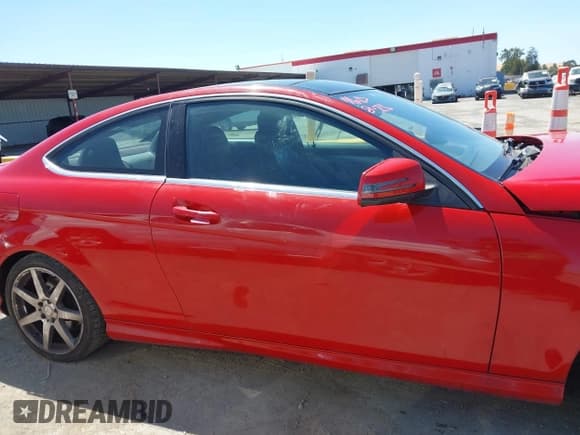 ✅ 2014 Mercedes-Benz C 250 • VIN: WDDGJ4HB9EG301900 • Lot: 42966909. Wystawiony na IAAI z przebiegiem 120 732 mil. Bezpłatny archiwum sprzedaży aukcyjnych z USA i szczegółowy raport historii pojazdu na DreamBid. Zdjęcie 14.