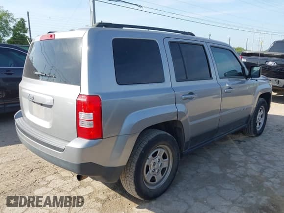 ✅ 2016 Jeep Patriot Sport SE • VIN: 1C4NJPBA3GD735222 • Lot: 42231695. Listed on IAAI with 151,977 mi. Free auction sales archive from the USA and detailed vehicle history report at DreamBid. Image 4.