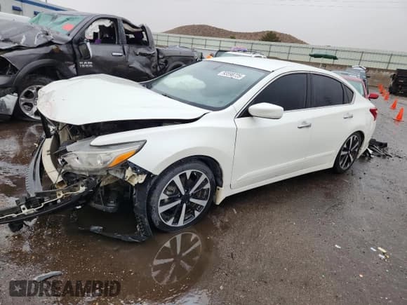 ✅ 2018 Nissan Altima S • VIN: 1N4AL3AP9JC274764 • Lot: 93598725. Wystawiony na Copart z przebiegiem 242 710 mil. Bezpłatny archiwum sprzedaży aukcyjnych z USA i szczegółowy raport historii pojazdu na DreamBid. Zdjęcie 1.