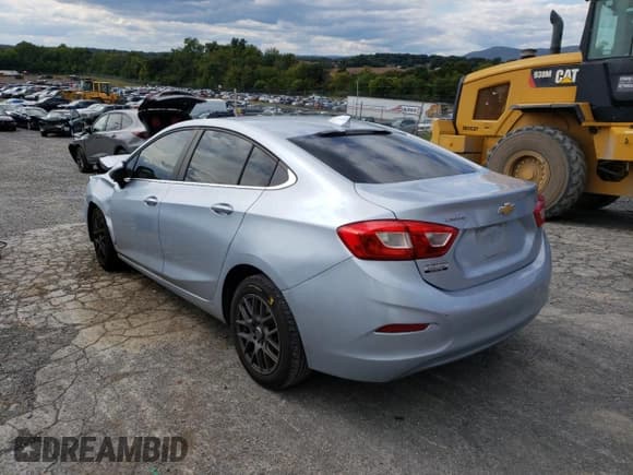✅ 2017 Chevrolet Cruze LT • VIN: 1G1BE5SM4H7172597 • Lot: 60172392. Listed on Copart with 137,127 mi. Free auction sales archive from the USA and detailed vehicle history report at DreamBid. Image 3.