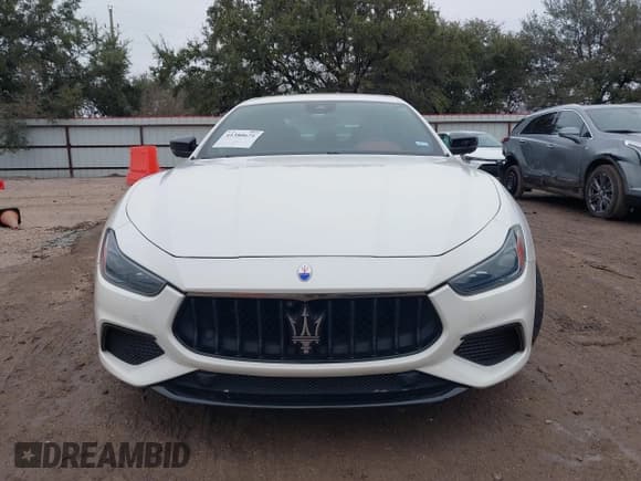 ✅ 2021 Maserati Ghibli S GranSport • VIN: ZAM57YSSXM1362055 • Lot: 41380671. Wystawiony na IAAI z przebiegiem 38 113 mil. Bezpłatny archiwum sprzedaży aukcyjnych z USA i szczegółowy raport historii pojazdu na DreamBid. Zdjęcie 12.