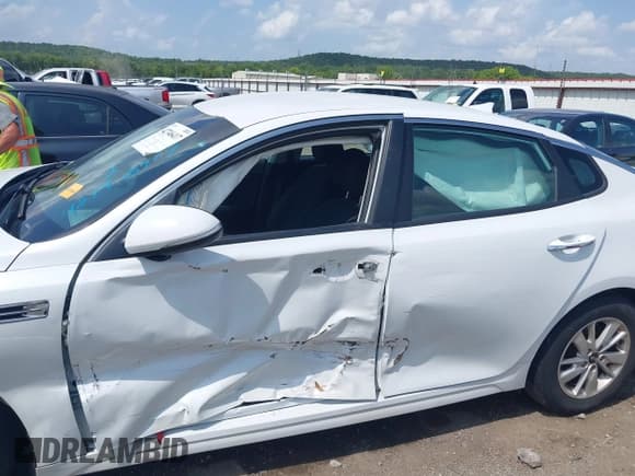 ✅ 2018 Kia Optima LX • VIN: 5XXGT4L30JG235372 • Lot: 42746417. Listed on IAAI with Not provided. Free auction sales archive from the USA and detailed vehicle history report at DreamBid. Image 13.