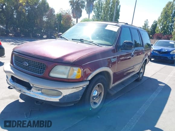 ✅ 1998 Ford Expedition XLT • VIN: 1FMPU18LXWLC41445 • Lot: 42899943. Wystawiony na IAAI z przebiegiem 297 122 mil. Bezpłatny archiwum sprzedaży aukcyjnych z USA i szczegółowy raport historii pojazdu na DreamBid. Zdjęcie 2.