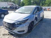 ✅ 2024 Nissan Versa SR • VIN: 3N1CN8FV9RL849773 • Лот: 42332373. Опубликован ранее на IAAI с пробегом 27 293 миль. Бесплатный доступ к архиву аукционных продаж из США и подробный отчёт об истории автомобиля на DreamBid. Изображение 2.