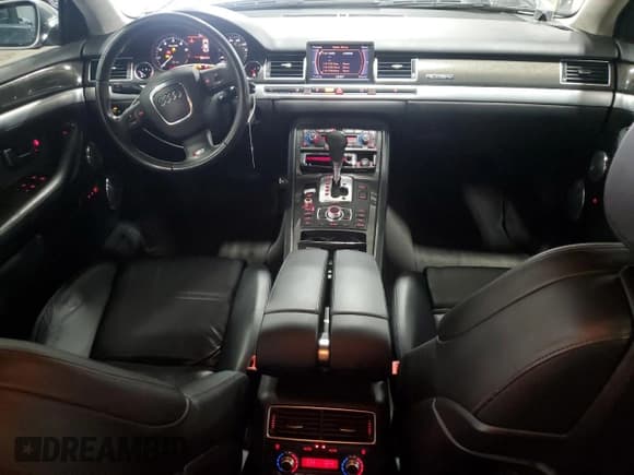 ✅ 2007 Audi S8 • VIN: WAUPN44E77N016235 • Lot: 69075415. Wystawiony na Copart z przebiegiem 100 626 mil. Bezpłatny archiwum sprzedaży aukcyjnych z USA i szczegółowy raport historii pojazdu na DreamBid. Zdjęcie 8.