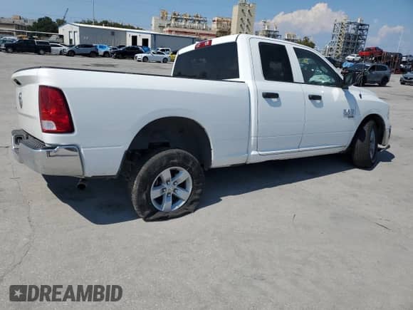 2024 Ram 1500 SLT z VIN 1C6RR6GG0RS127830, wystawiony jako Copart lot #81643515 z przebiegiem 38 466 mil mil oraz Nie do naprawy • Non repairable. Historia ofert i sprzedaży dostępna na DreamBid. Obrazek 3.