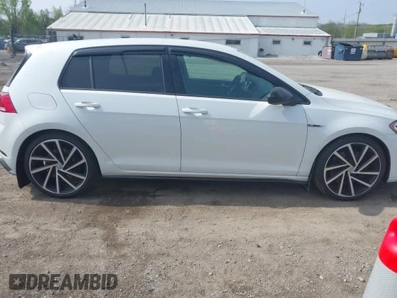 ✅ 2018 Volkswagen Golf R • VIN: WVWWF7AU3JW145244 • Lot: 42134417. Wystawiony na IAAI z przebiegiem 71 832 mil. Bezpłatny archiwum sprzedaży aukcyjnych z USA i szczegółowy raport historii pojazdu na DreamBid. Zdjęcie 13.