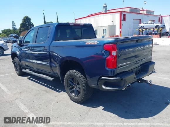 ✅ 2020 Chevrolet Silverado 1500 LT Trail Boss • VIN: 3GCPYFED8LG367055 • Lot: 42945200. Wystawiony na IAAI z przebiegiem 43 162 mil. Bezpłatny archiwum sprzedaży aukcyjnych z USA i szczegółowy raport historii pojazdu na DreamBid. Zdjęcie 3.