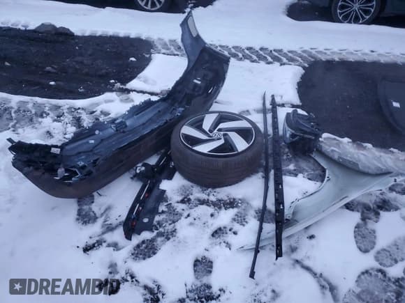 ✅ 2023 Volkswagen Golf GTI SE • VIN: WVWSA7CD3PW136272 • Лот: 85009324. Опубликован ранее на Copart с пробегом 5 522 миль. Бесплатный доступ к архиву аукционных продаж из США и подробный отчёт об истории автомобиля на DreamBid. Изображение 12.