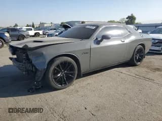 ✅ 2018 Dodge Challenger SXT Plus • VIN: 2C3CDZAG9JH155102 • Лот: 81789595. Опубликован ранее на Copart с пробегом 105 554 миль. Бесплатный доступ к архиву аукционных продаж из США и подробный отчёт об истории автомобиля на DreamBid. Изображение 1.