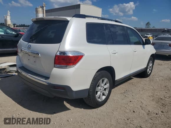 ✅ 2013 Toyota Highlander SE • VIN: 5TDZK3EH5DS103015 • Лот: 81876345. Опубликован ранее на Copart с пробегом 173 139 миль. Бесплатный доступ к архиву аукционных продаж из США и подробный отчёт об истории автомобиля на DreamBid. Изображение 3.