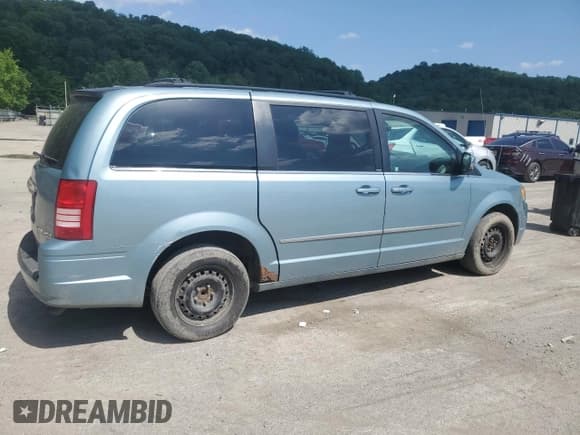 ✅ 2010 Chrysler Town & Country Touring Plus • VIN: 2A4RR8D19AR398096 • Lot: 62332725. Wystawiony na Copart z przebiegiem 289 102 mil. Bezpłatny archiwum sprzedaży aukcyjnych z USA i szczegółowy raport historii pojazdu na DreamBid. Zdjęcie 3.