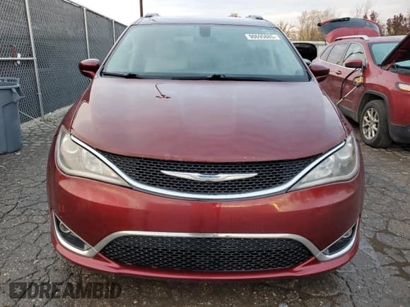 ✅ 2017 Chrysler Pacifica Touring L • VIN: 2C4RC1BG8HR537330 • Лот: 90695885. Опубликован ранее на Copart с пробегом 183 108 миль. Бесплатный доступ к архиву аукционных продаж из США и подробный отчёт об истории автомобиля на DreamBid. Изображение 5.