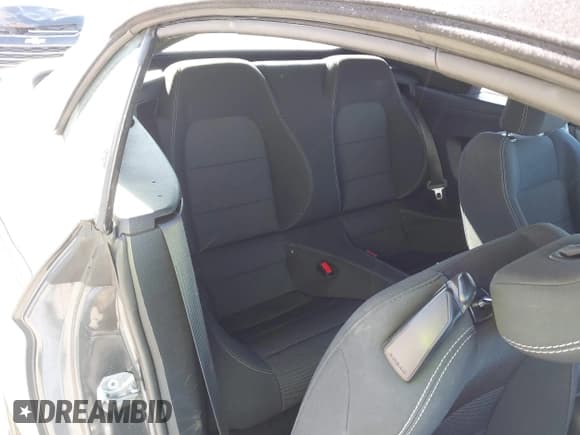 ✅ 2017 Ford Mustang V6 • VIN: 1FATP8EM2H5211997 • Lot: 43497223. Wystawiony na IAAI z przebiegiem 77 705 mil. Bezpłatny archiwum sprzedaży aukcyjnych z USA i szczegółowy raport historii pojazdu na DreamBid. Zdjęcie 8.