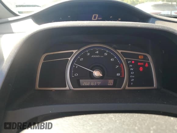 ✅ 2010 Honda Civic DX-VP • VIN: 2HGFA1F35AH549321 • Lot: 81048065. Listed on Copart with 268,163 mi. Free auction sales archive from the USA and detailed vehicle history report at DreamBid. Image 9.