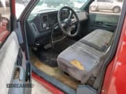 ✅ 1990 Chevrolet Silverado 1500 • VIN: 1GCDC14K5LZ256662 • Lot: 81949125. Wystawiony na Copart z przebiegiem 172 679 mil. Bezpłatny archiwum sprzedaży aukcyjnych z USA i szczegółowy raport historii pojazdu na DreamBid. Zdjęcie 8.