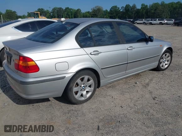 ✅ 2004 BMW 3 Series 325i • VIN: WBAET37494NJ95447 • Lot: 42350519. Listed on IAAI with 220,829 mi. Free auction sales archive from the USA and detailed vehicle history report at DreamBid. Image 4.