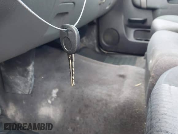 2012 Chevrolet Silverado 1500 LS z VIN 1GCRCREA3CZ307330, wystawiony jako IAAI lot #43374623 z przebiegiem 385 367 mil mil oraz . Historia ofert i sprzedaży dostępna na DreamBid. Obrazek 11.