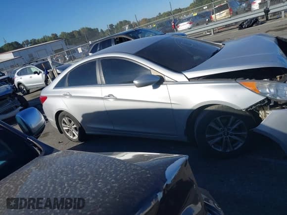 ✅ 2013 Hyundai Sonata GLS • VIN: 5NPEB4AC3DH567604 • Lot: 43450251. Listed on IAAI with 106,211 mi. Free auction sales archive from the USA and detailed vehicle history report at DreamBid. Image 13.