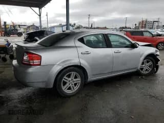 ✅ 2010 Dodge Avenger R/T • VIN: 1B3CC5FB6AN181945 • Lot: 43030325. Wystawiony na Copart z przebiegiem 97 771 mil. Bezpłatny archiwum sprzedaży aukcyjnych z USA i szczegółowy raport historii pojazdu na DreamBid. Zdjęcie 3.