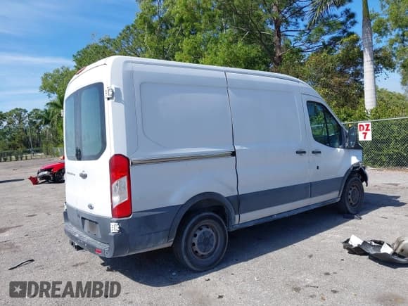 ✅ 2015 Ford Transit Cargo • VIN: 1FTNR1CM2FKB24963 • Lot: 41455934. Wystawiony na IAAI z przebiegiem 220 106 mil. Bezpłatny archiwum sprzedaży aukcyjnych z USA i szczegółowy raport historii pojazdu na DreamBid. Zdjęcie 4.