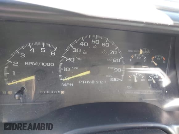 ✅ 1997 Chevrolet Silverado 1500 • VIN: 1GCEC14W6VZ138243 • Lot: 43466539. Wystawiony na IAAI z przebiegiem 176 085 mil. Bezpłatny archiwum sprzedaży aukcyjnych z USA i szczegółowy raport historii pojazdu na DreamBid. Zdjęcie 7.